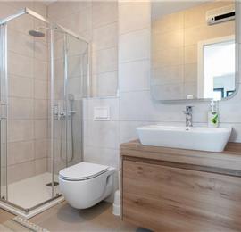 4 Bedroom Villa with Pool near Vodice town, Sibenik Riviera, sleeps 8